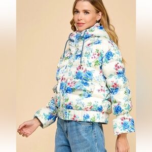 TCEC white and blue floral puffer size small